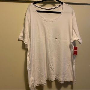 NWT AVENUE WHITE, V-NECK, SHORT-SLEEVES TEE